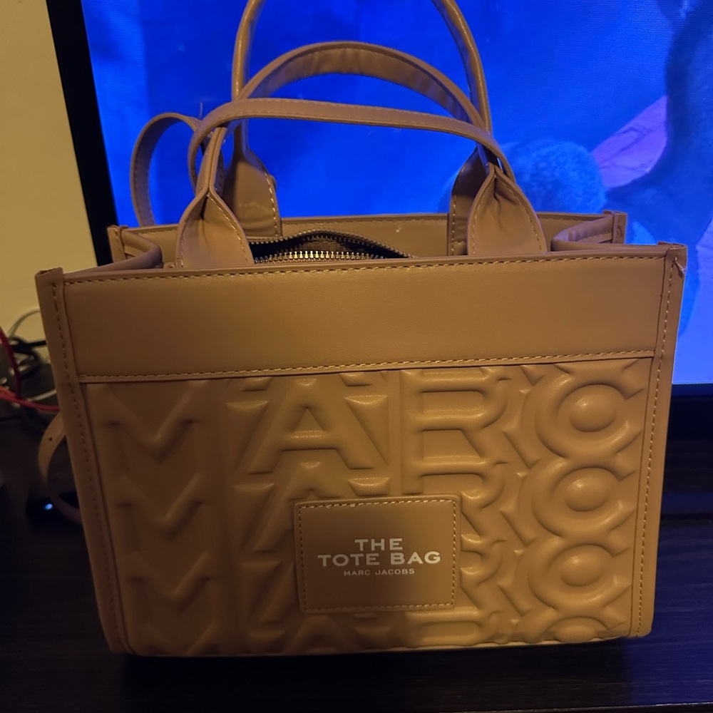 The tote bag